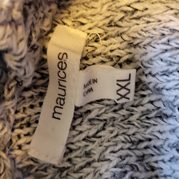 Plus size woman's sweater - Picture 3 of 4